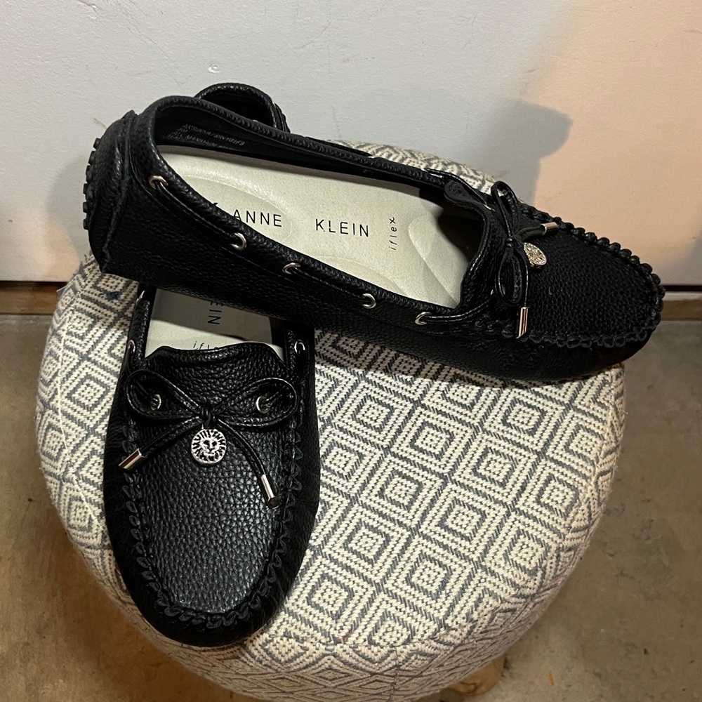 Anne Klein Sinya iFlex Flat Loafers Black Leather Women's Size 8 - Picture 2 of 5